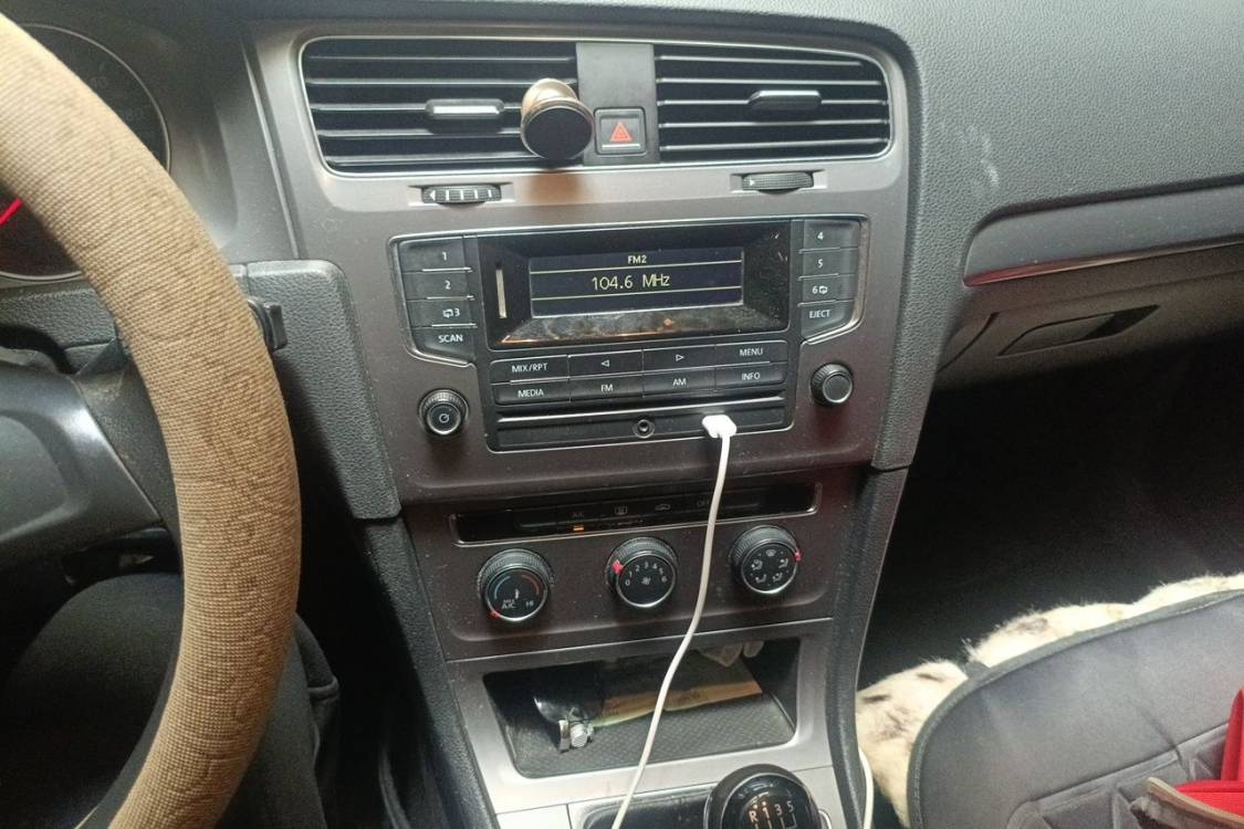 Volkswagen Golf 2014 car image #26