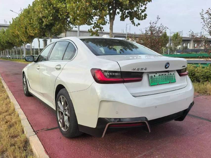 BMW i3 2023 car image #9