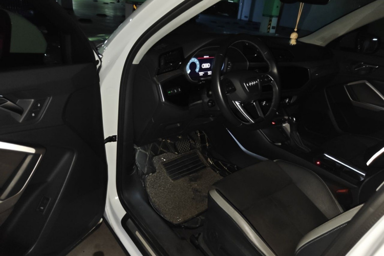 Audi Q3 2019 #13 Audi Q3 2019 car image #13