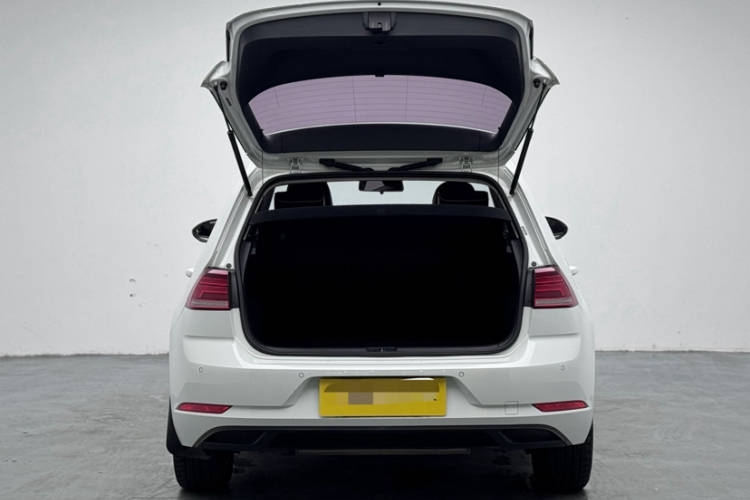 Volkswagen Golf 2018 car image #21