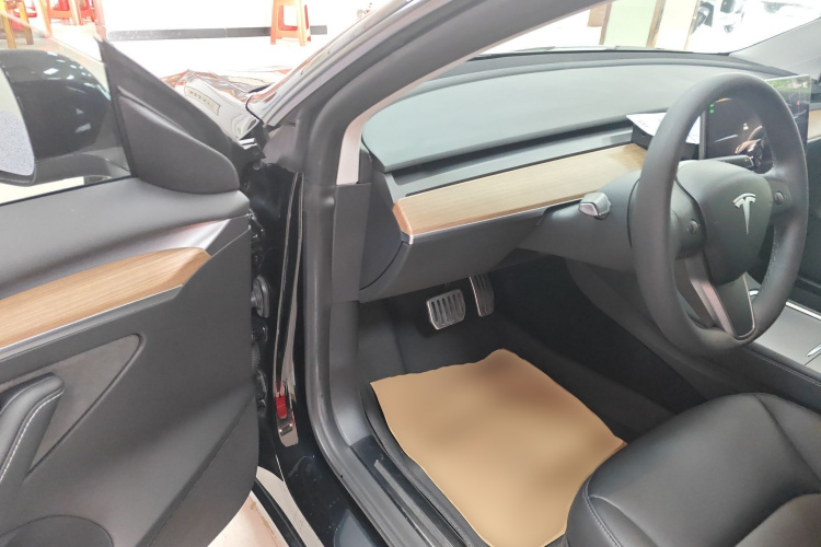 Tesla Model 3 2022 car image #12