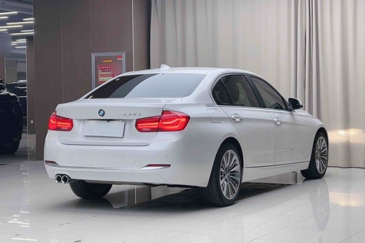 BMW 3 Series 2019 car image #7