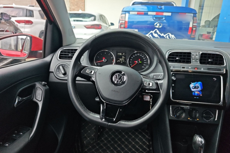 Volkswagen Polo 2018 car image #11