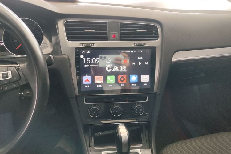 Volkswagen Golf 2018 car image #13