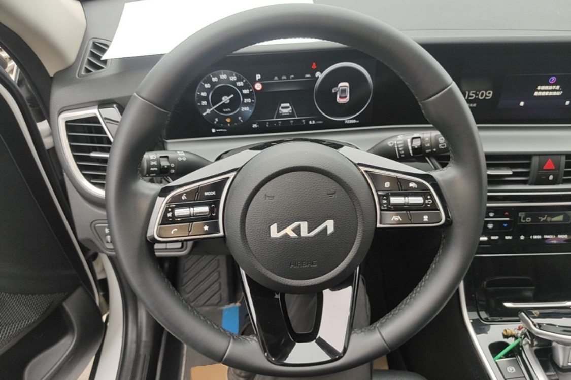 Kia Seltos 2023 car image #16