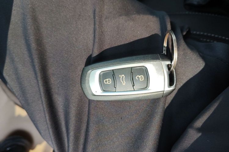 GEELY Emgrand 2017 car image #9