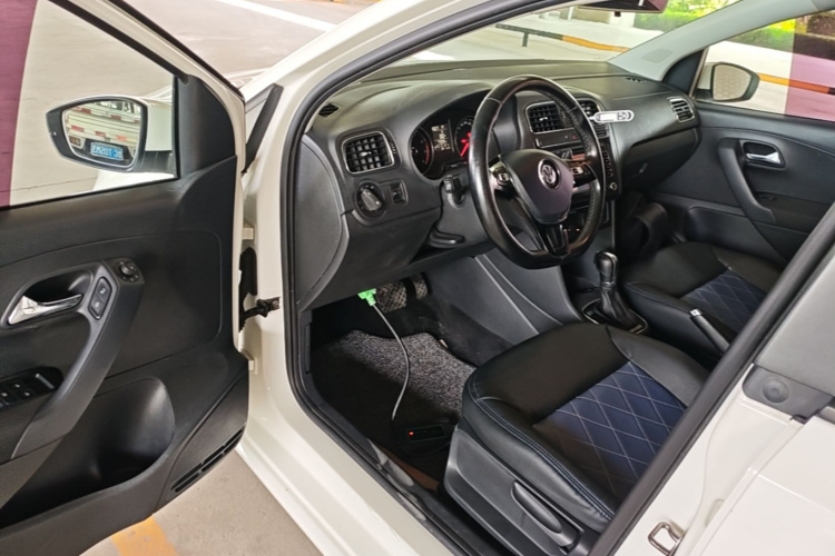 Volkswagen Polo 2016 car image #16