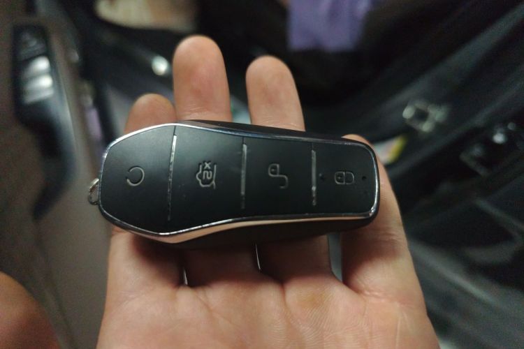 BYD Han 2023 car image #11
