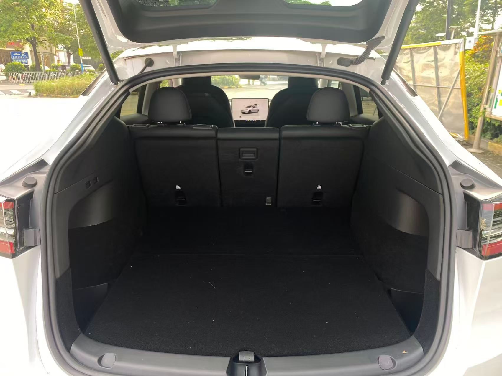 Tesla Model Y 2024 #8 Tesla Model Y 2024 car image #8