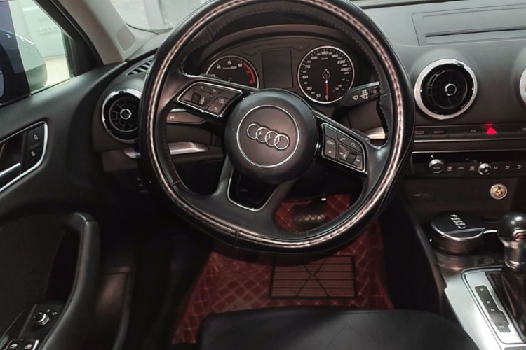 Audi A3 2018 car image #11