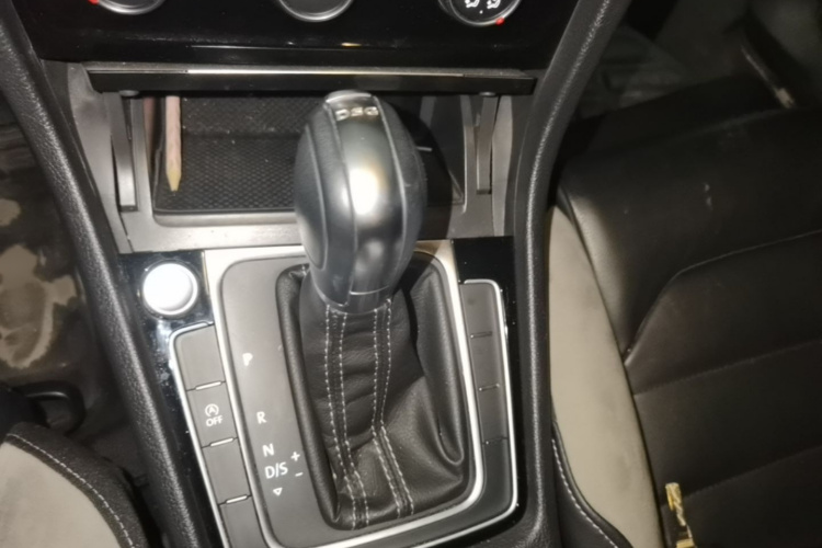Volkswagen Golf 2019 car image #18