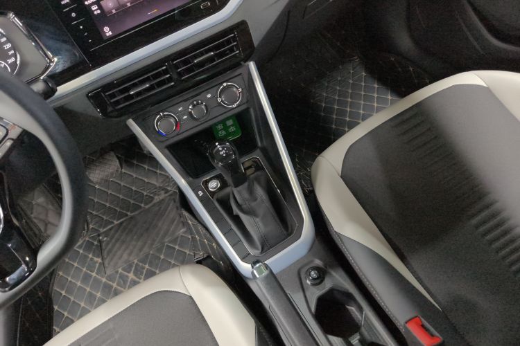 Volkswagen Polo 2022 صورة سيارة #14