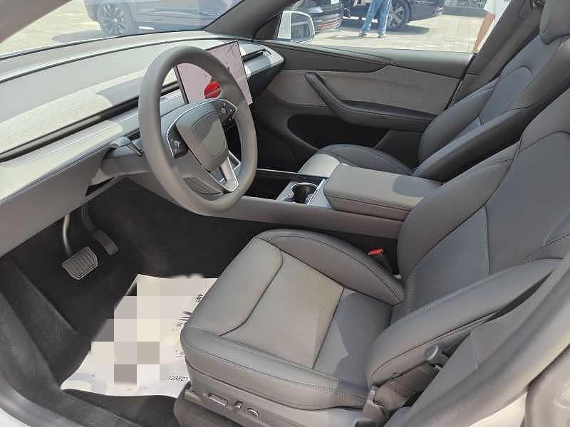 Tesla Model Y 2026 #9 Tesla Model Y 2026 car image #9
