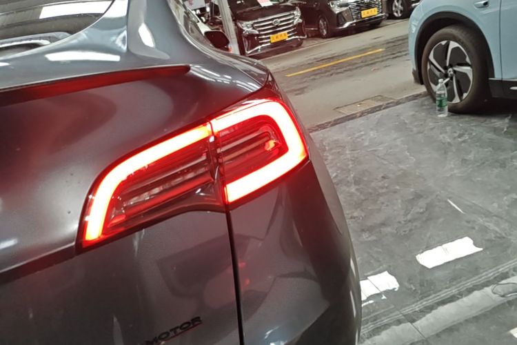 Tesla Model Y 2023 #8 Tesla Model Y 2023 car image #8