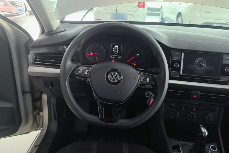 Volkswagen Lavida 2018 car image #15