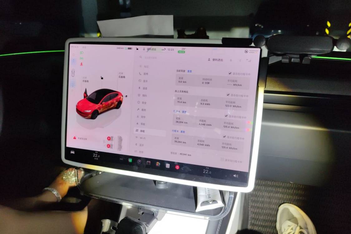 Tesla Model 3 2025 immagine di auto #26