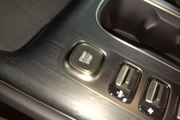 MI SU7 2024 immagine di auto #9