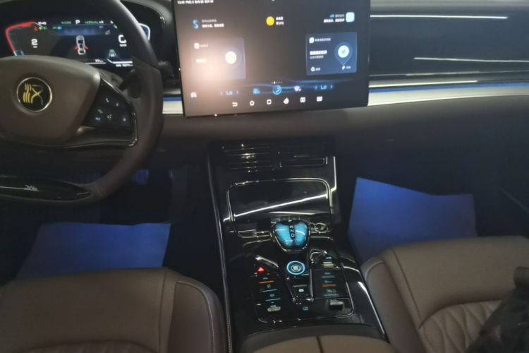 BYD Han 2023 car image #17