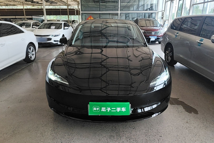 Tesla Model 3 2026 car image #3