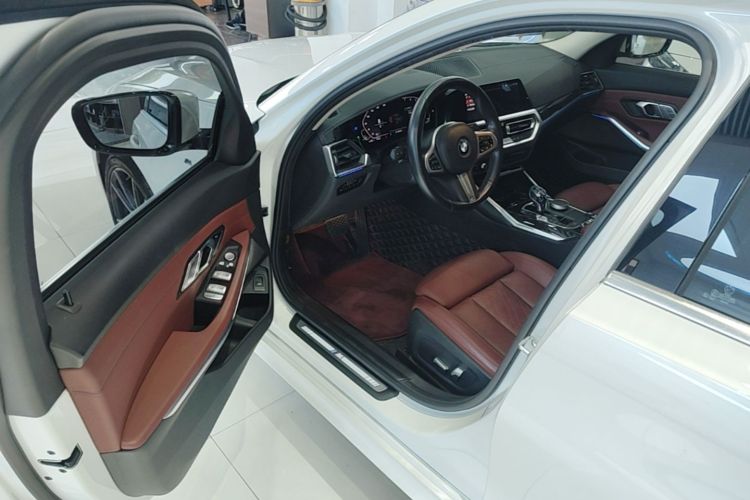 BMW 3 Series 2022 car image #12