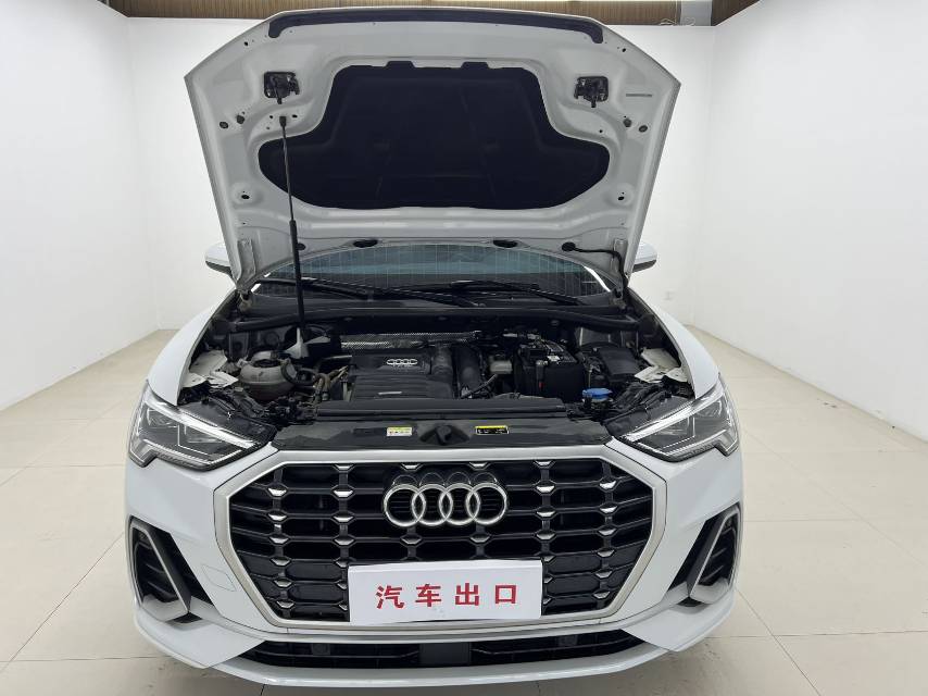 Audi Q3 2022 car image #7