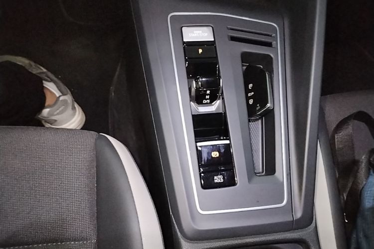 Volkswagen Golf 2022 car image #14