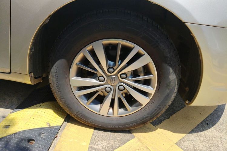 GEELY Emgrand 2019 car image #9