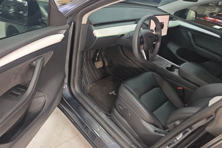 Tesla Model Y 2024 #16 Tesla Model Y 2024 car image #16