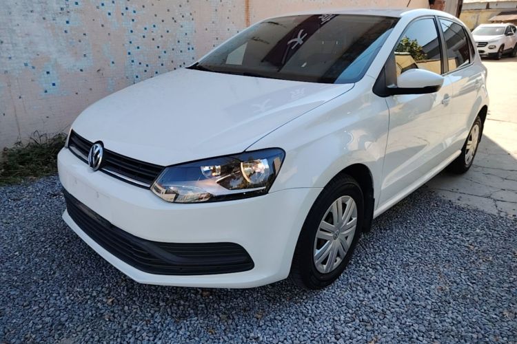 Volkswagen Polo 2019 car image #2