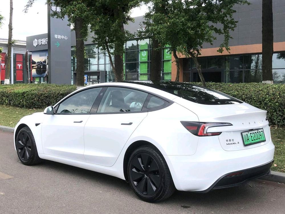 Tesla Model 3 2025 car image #5