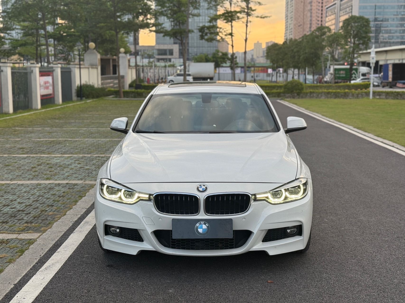 BMW 3 Series 2018 #2 BMW 3 Series 2018 car image #2