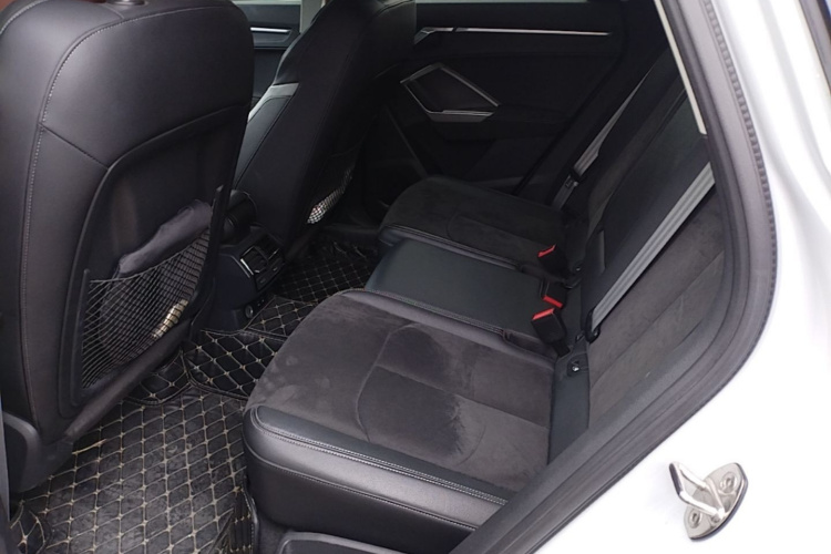 Audi Q3 2020 car image #17