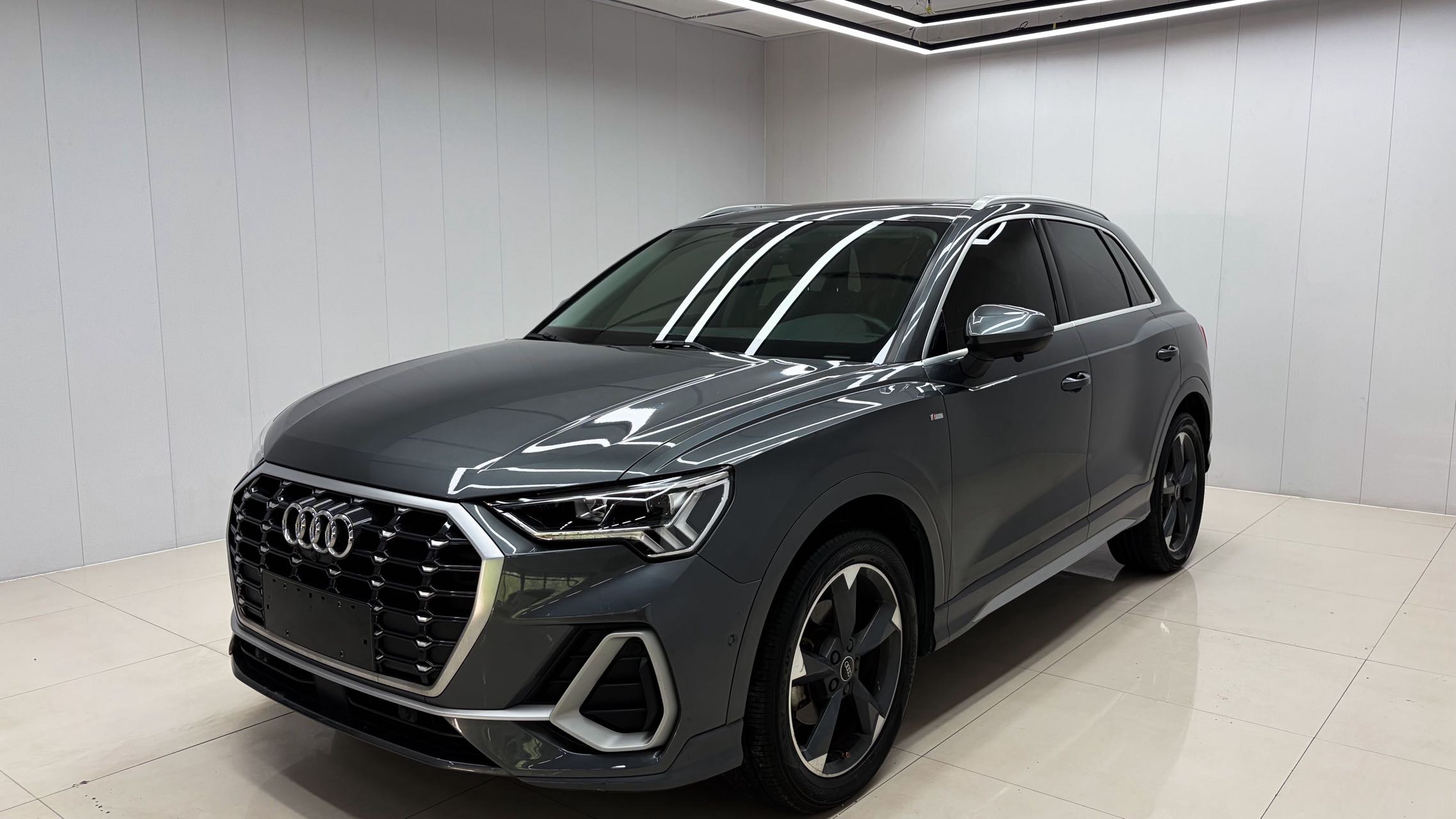 Audi Q3 2022 car image 