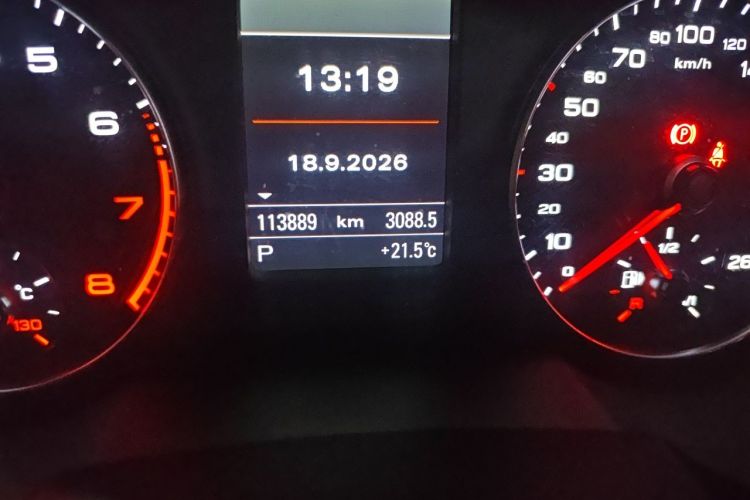 Audi Q3 2015 car image #9