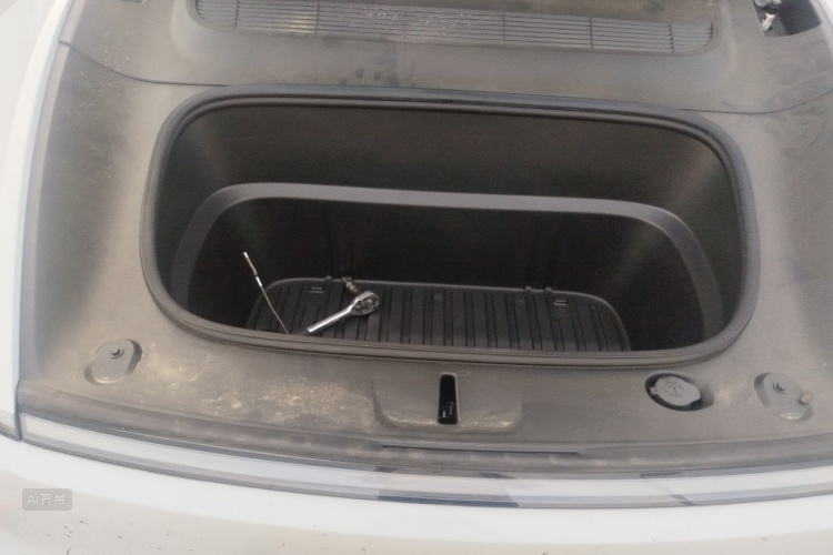 Tesla Model Y 2025 car image #22