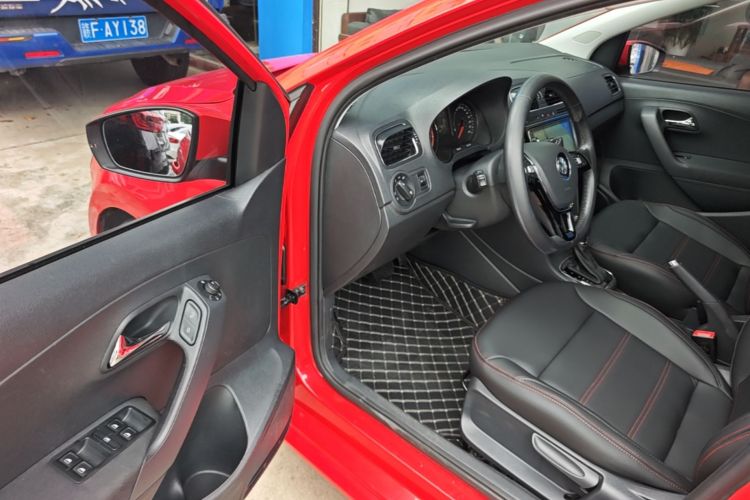 Volkswagen Polo 2018 car image #16