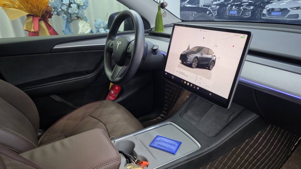 Tesla Model Y 2024 #8 Tesla Model Y 2024 car image #8