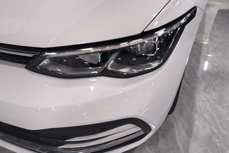 Volkswagen Golf 2023 car image #23