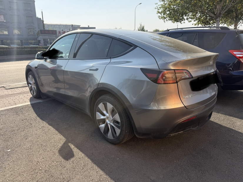 Tesla Model Y 2022 صورة سيارة #3