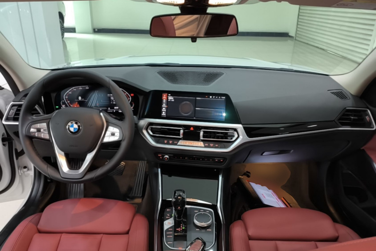 BMW 3 Series 2021 car image #10