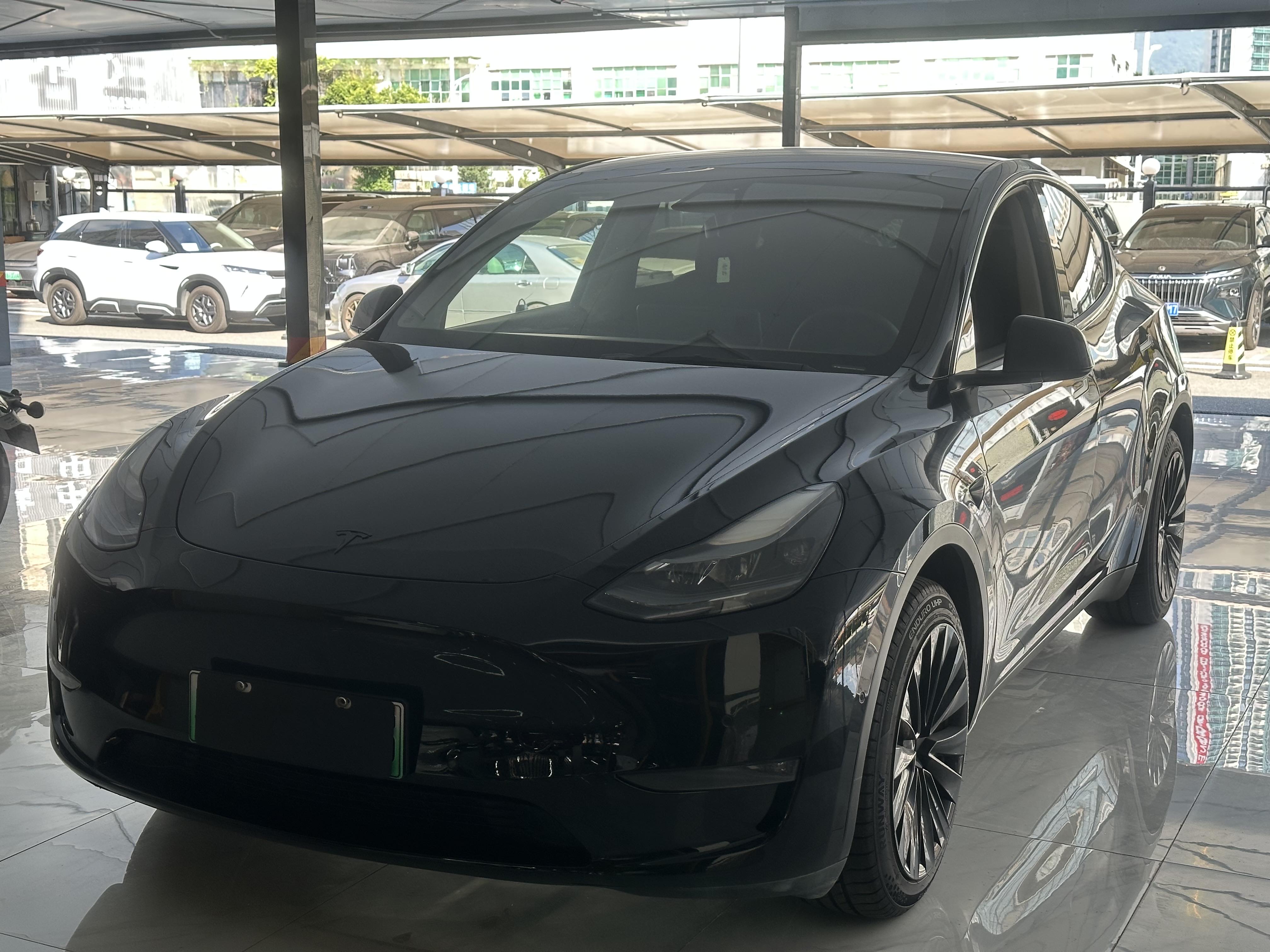 Tesla Model Y 2022 car image #2