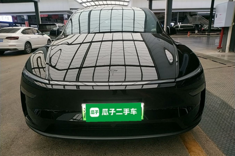 Tesla Model Y 2026 #3 Tesla Model Y 2026 immagine di auto #3