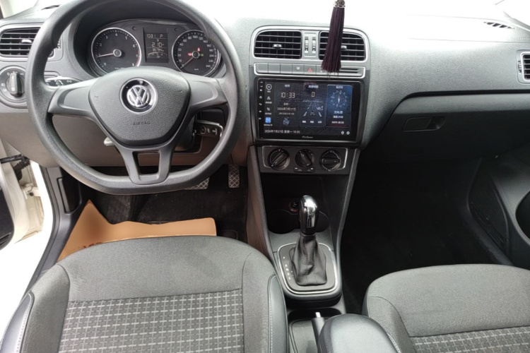 Volkswagen Polo 2015 #10 Volkswagen Polo 2015 car image #10