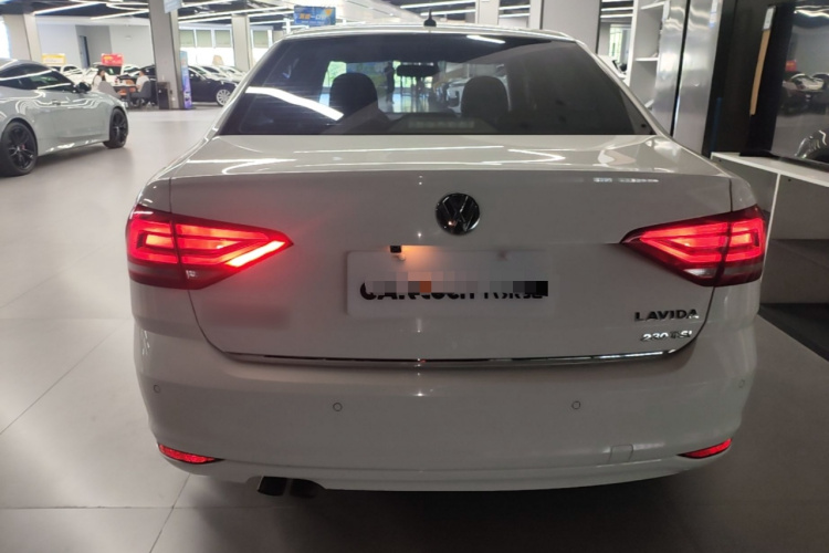 Volkswagen Lavida 2017 car image #6