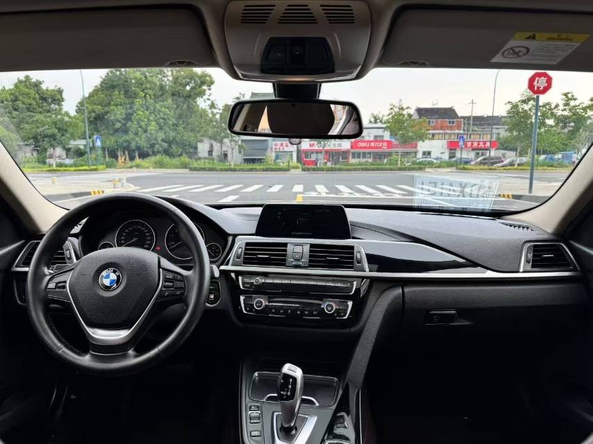 BMW 3 Series 2018 #5 BMW 3 Series 2018 car image #5
