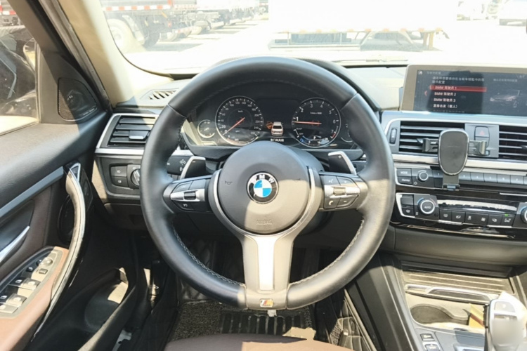 BMW 3 Series 2018 car image #12