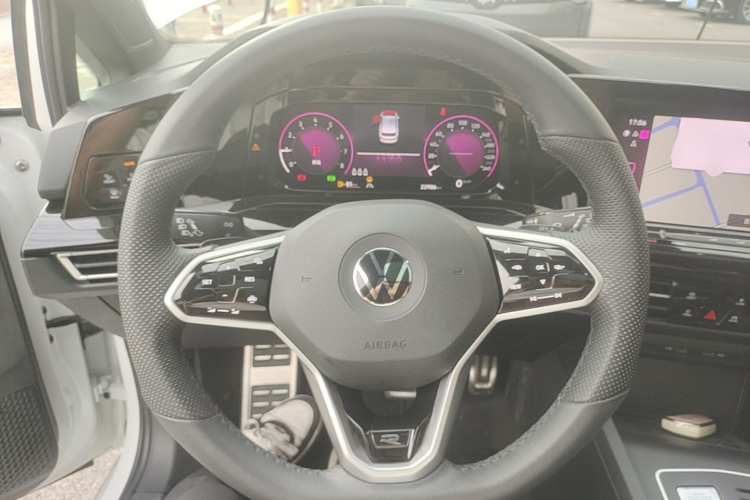 Volkswagen Golf 2024 car image #11
