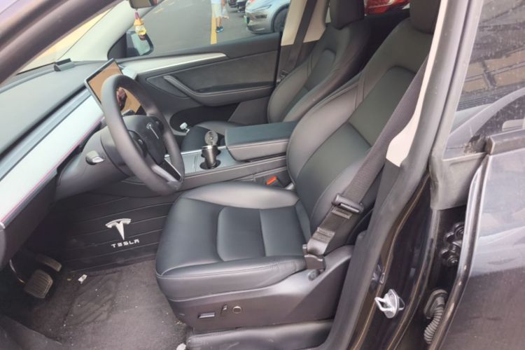 Tesla Model Y 2024 car image #15