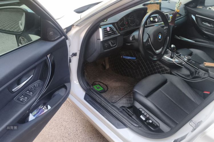 BMW 3 Series 2019 car image #18