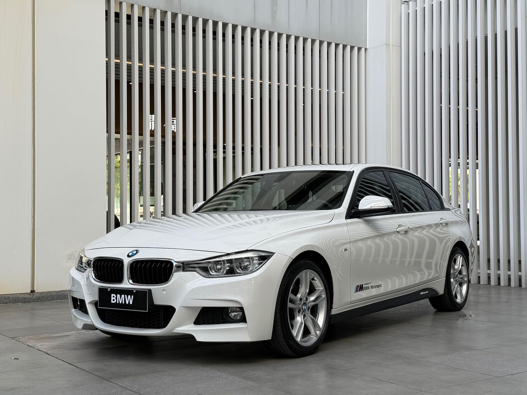 BMW 3 Series 2019 car image 